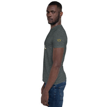 将图片加载到图库查看器，Royal Me Short-Sleeve Unisex T-Shirt
